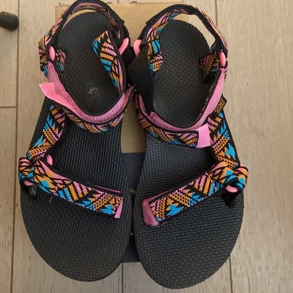 Teva Shoes - Black with Design Teva Sandals